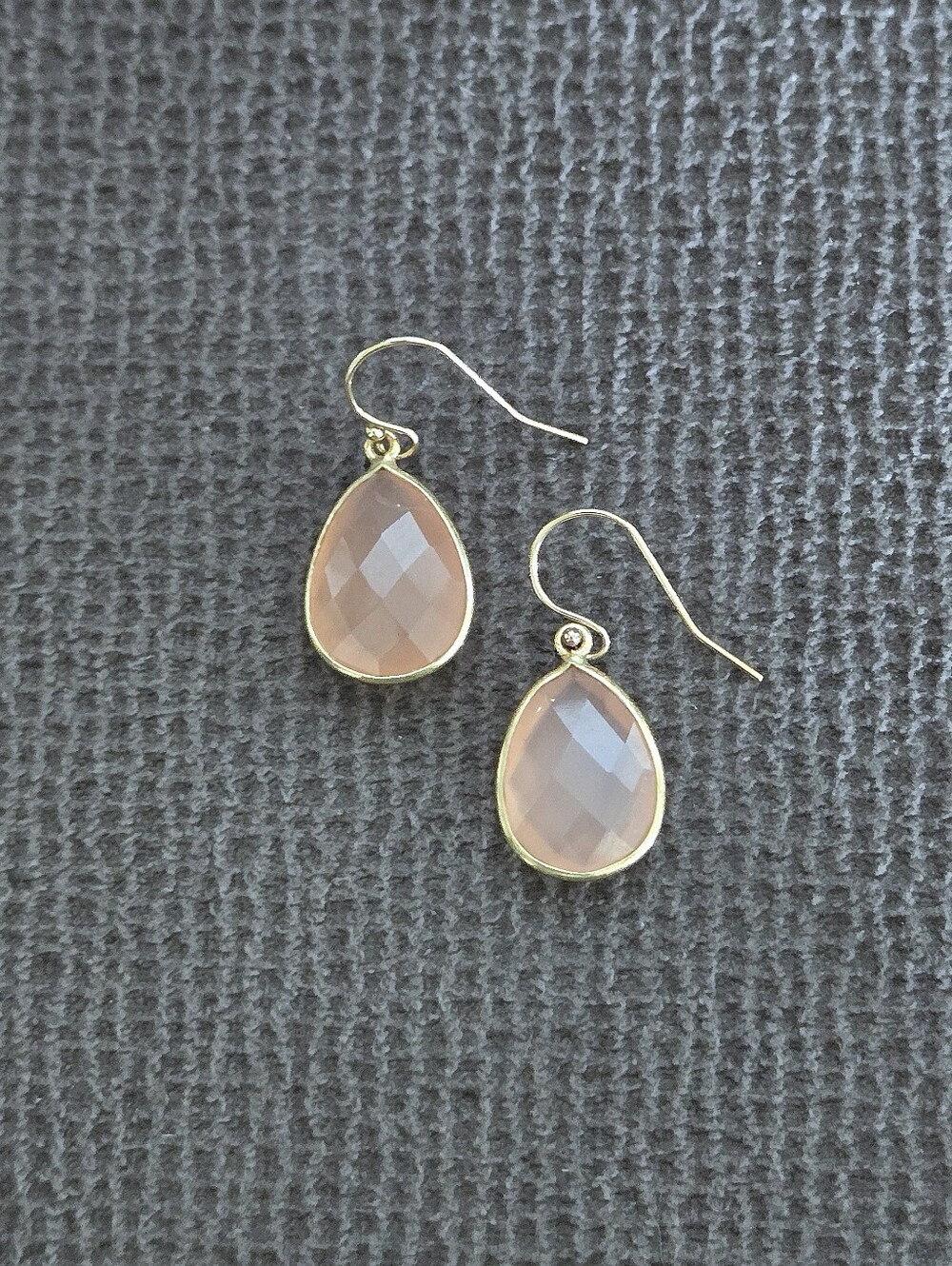 Faceted Peach🍑 Moonstone🌙 Teardrop💧 Earrings - NWOT